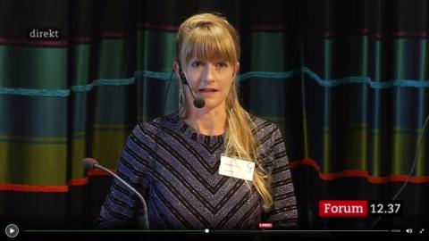Karin Ericsson från Latinamerikagrupperna håller tal under Sametingets öppnande 2017. Foto: SVT Forum